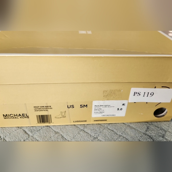 NWOT Michael Kors Leather Ridley Booties - Picture 14 of 14